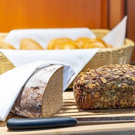 Bayerischer Hof Szálloda 3*