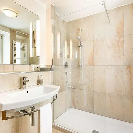 Bayerischer Hof Hotel 3*