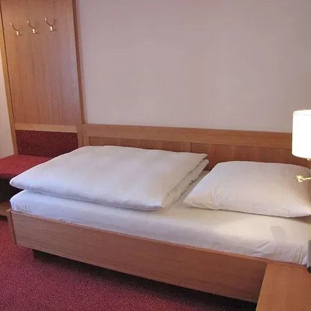 Bayerischer Hof Hotel 3*