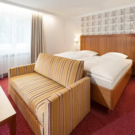 Bayerischer Hof Hotel 3*