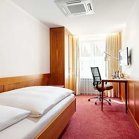 Bayerischer Hof Hotel 3*