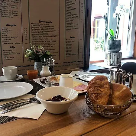 Bayerischer Hof Hotel 3*