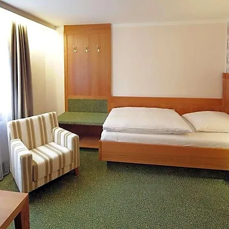 Bayerischer Hof Hotel 3*