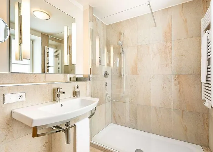 Bayerischer Hof Hotel 3*